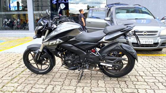 BAJAJ DOMINAR 200 BAJAJ DOMINAR 200